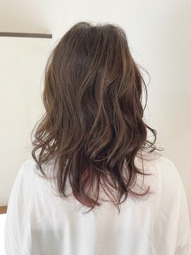 ロカ(Roca) ロングレイヤー×ピンクベージュのインナーカラー