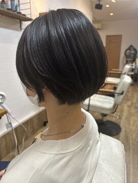 ロビンソン(Robinson) フェミニンショートボブ