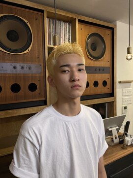 ルイス(Lewes) 金髪スパイキーショート