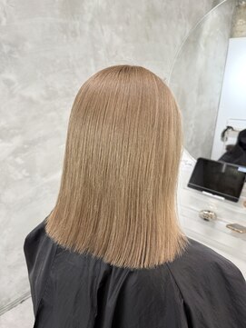 ドアホワイト(door white) 【doorwhite 新松戸】ホワイトベージュ