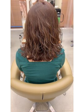 ヘアー ラヴワン 大間々(hair love One) コテ巻きセミロングヘアー