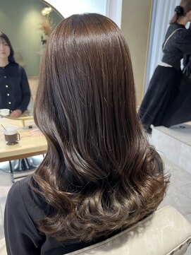 ティア(Tia.) (韓国風/くびれヘア/縮毛矯正/前髪/サイドバング/小顔)