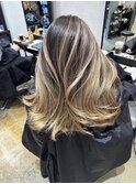 くすませすぎないバレイヤージュがオシャレ!_contrast beige_
