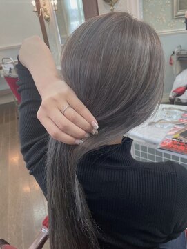 ２丁目３番地美容室 ホワイトグレー