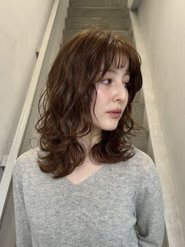 クロト(Clotho) レイヤー/セミロングボブスパイラルパーマ白髪ぼかしショート