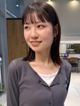 ジュリエッタ(giulietta) 切りっぱなし 後れ毛 チョコブラウン ストレートヘア