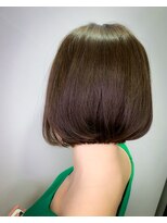 ライフ 住道店(Lyfe)&nbsp;艶髪ブラウンカラー大人女性の丸みショートボブ_グレージュ