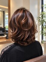 ロビンソン(HAIR ROBINSON) 大人女性の艶感レイヤーミディ