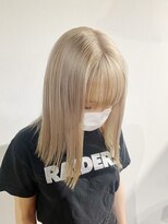 アルカナ 明治神宮前原宿(ARCANA) ホワイトカラー　切りっぱなしボブ　ブロンドヘアー
