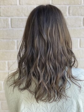 キリン (HAIR DESIGN Kirin) スモーキーベージュ×ゆる巻きウェーブ