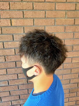 りんごの木セントラル(Central) ツイストスパイラルパーマ波巻きツーブロックベリーショート20代