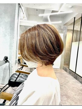 エイト 池袋店(EIGHT ikebukuro) 前髪長めのショートボブ