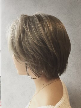 ヘアサロンM 新宿 ハイライト×フォギーアッシュ【担当.黒木】