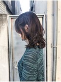 ミディアムヘアのくびれパーマ【世良綾花】