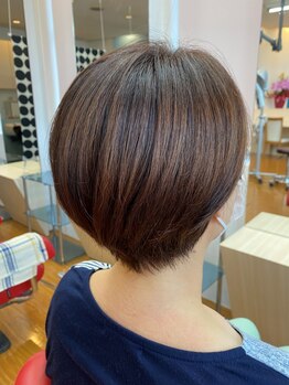 バンファミリージーナヘアー(Vanfamily gina hair)の写真/ナチュラルな色味と明るさに仕上げます。お得なカラーチケットもあります◎カラーでずっとキレイをキープ☆