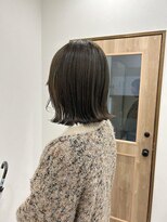 アンビシャス 河辺(ambitious) ブリーチなしの透明感カラーカーキグレージュ外はねボブ