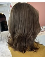 ジーナ 北千住ミルディス通り(Zina) 柔らかなオリーブカラー＊