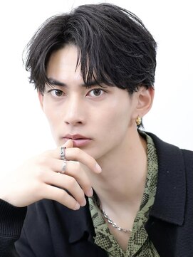 アーリー(Ali'i) センターパートニュアンスパーマコンマヘアブルーブラック