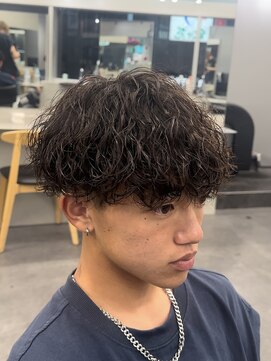 フィフス トウキョウ (fifth TOKYO) 渋谷波巻きパーマメンズカットセンターパートウルフマッシュ