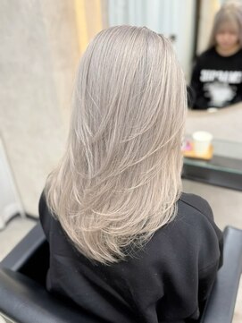 黒髪クラゲヘアーオリーブグレー小顔ココアベージュ