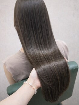 アース 大分セントポルタ店(HAIR&MAKE EARTH)の写真/まっすぐすぎないナチュラルストレートが大人気!!憧れの艶サラスタイルが実現★思わず触れたくなる髪へ♪