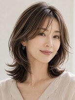 サーカス バイ ビュートリアム 青山(CIRCUS by BEAUTRIUM)&nbsp;40代50代 白髪ぼかしハイライト くびれミディアムレイヤー