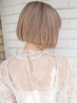 ルティア(Lutia) ダブルカラー 切りっぱなしボブ ベージュカラー☆