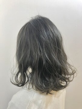 コロ(COLO) 【COLO 吉祥寺】ツヤ感グレーカラー