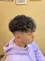 グルーマーズトウキョウ(GROOMER/S TOKYO)&nbsp;スペインカール　フェード　外国人風　メッシュ　メンズパーマ