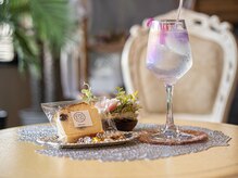 ご来店ありがとうございます！ウエルカムドリンクで一呼吸置いていただきLABの世界へ…[髪質改善/縮毛矯正]