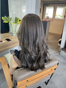 ティティ(TiTi) グレーベージュ×ニュアンスカラー[TiTi_栗林れい]