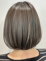 デザインカラーレイヤーカットウェットヘアオリーブベージュ白髪
