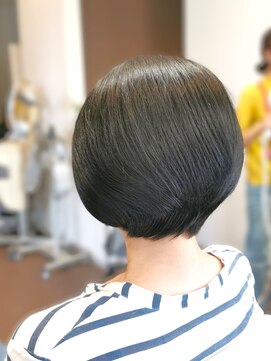 ドゥージングヘアースクラッチ(Dozing Hair Scratch) 艶髪グラデーションボブ