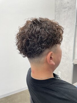 モエバイアリア(Moe by aria) 刈り上げパーマ