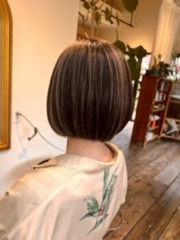 坂の上の美容室の写真/白髪染めを使わずおしゃれ染めのみでぼかすので、白髪が自然になじみ、幅広いカラーも楽しめる♪