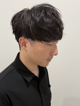 ヒュイル バイ ニアウ(Hwyl by Niau) メンズマッシュニュアンスパーマスパイラルパーマ刈り上げ