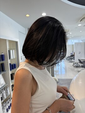 エアー 青山(AIR) ミディアムカット／レイヤーカット