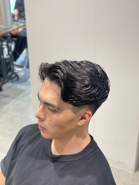 グルーマーズトウキョウ 渋谷店(GROOMER/S TOKYO) ラフカール フェザーパーマ 刈り上げセンターパートメンズカット