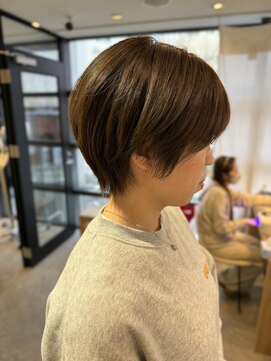 ニーイチイチ(211) ショートヘア/似合わせカット/シアーカラー