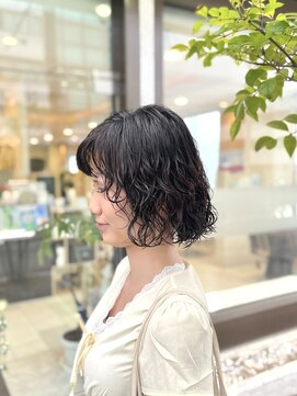 アレーズバイベニボンズ(Alaise by Beni,Bond's) くるくるウェーブボブパーマ