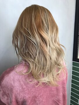 ラトリエ ブロカント 立川北口店(L'atelier BROCANTE) ベージュカラー マーメイドアッシュ ルーズ ふわミディ