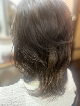 リリ(Liri) レイヤーカット　オーガニックカラーオリーブ