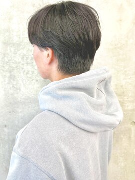 モリオ(morio) センターパート黒髪フェザー毛流れニュアンス