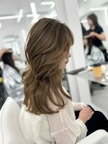 アマトウキョウ アユンチェ(AMA TOKYO×AYUNCHE) 海外風 ベージュ レイヤーカット ブリーチなし 顔周り