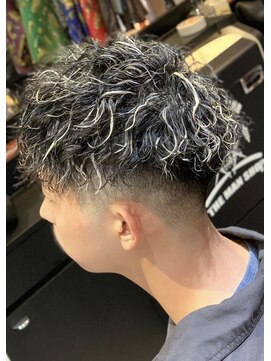 バーバースタイルクラブ(BARBER STYLE CLUB) ハイライト×ツイストスパイラル