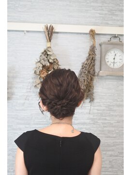 マナミメイク(manami make) しためルーズシニヨン