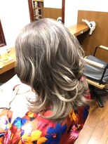 ヨナサン(Yona Saint)&nbsp;グレージュレイヤースタイル。