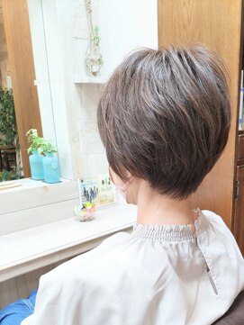 シップス ヘアブース(ship's hair booth) 大人ショート×グレージュ