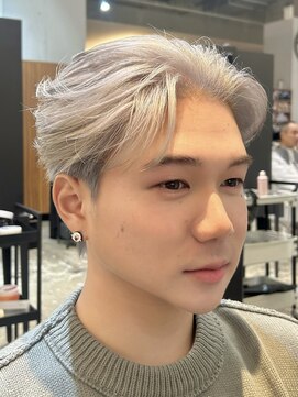 ノラギンザユー(NORA GINZA/U) 2ブリーチでできるホワイトシルバーガイルヘア毛流れカット
