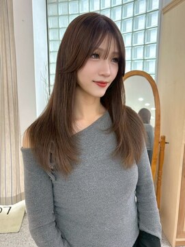 ロマーリ(LOMARLIE) ハイレイヤーウルフ20代30代40代ハッシュカット柔らかベージュ